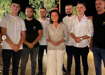 Ambasadorja amerikane kalon fundjavën në Dhërmi