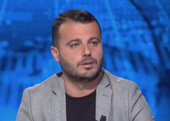 Gazetari tallet me denoncimet e Petro Koçit: Kjo është gallatë e madhe, Fieri ka që në kohën e Ismail Qemalit që qeveriset nga socialistët