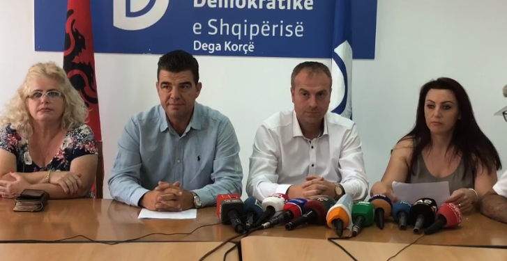 Shkrihet PD e Korçës, dorëhiqen dorëhiqen 13 anëtarët e Kryesisë: Basha e ka bërë partinë klienteliste, po zerohen kontributet e demokratëve