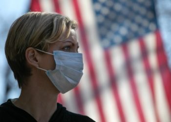 Rriten infektimet me covid në SHBA, disa qytete rikthejnë masat kufizuese