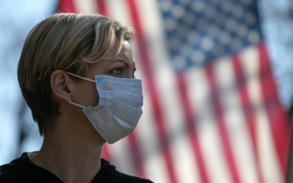 Rriten infektimet me covid në SHBA, disa qytete rikthejnë masat kufizuese