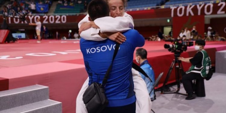 Kosova siguron medaljen në Lojrat Olimpike, xhudistja Krasniqi kalon në finale pas 3 fitoreve radhazi