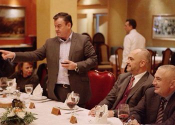 Nikoll Lesi tregon pse u prishën me Ilir Metën: Ta vumë gazetën në dispozicion të LSI-së gjatë fushatës. Edhe mua mund të më dekoroje, zoti President!