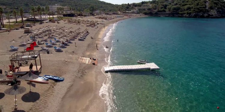 Lëvizte me kobure në brez në plazhin e Jalës, kapet 30-vjeçari (Emri)