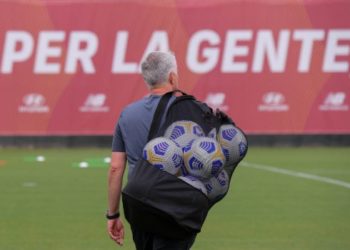 Mourinho sakrifikon dy lojtarë për Granit Xhakën