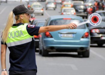 “Plas në verë, ngrin në dimër”- Efektivët e Policisë tregojnë peripecitë me uniformat 2800 euroshe: S’i lajmë dot në lavatriçe, u del boja