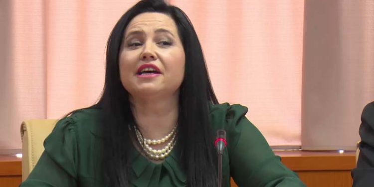 Zv.ministrja i mori paratë për ta futur në punë, por emërimi nuk u krye (Detaje nga dosja e Rovena Vodës)