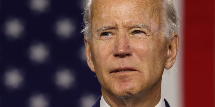 Biden shpall masat e reja kufizuese ndaj COVID-19 në SHBA