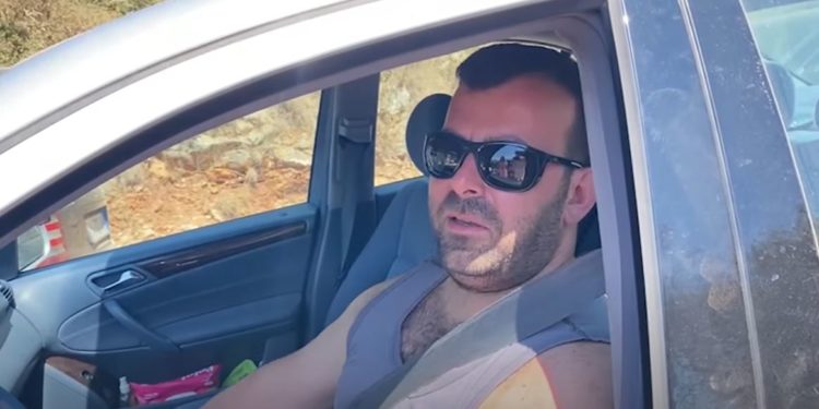 Ksamil, rruga skandaloze për ta plazhi “Pema e Thatë”, ankohen pushuesit: Flsini me Edi Ramën, ai e di… (VIDEO)