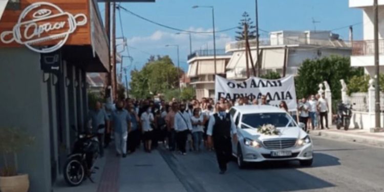 E mbyti i dashuri, i jepet lamtumira  26-vjeçares greke, nëna: Sikur t’i thoja të dua për herë të fundit