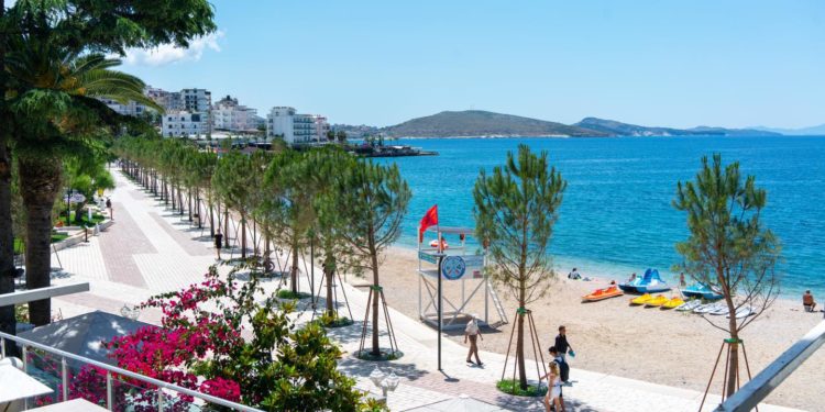 Shfrytëzonin fëmijët e tyre për të lypur në Sarandë, ndalohen dy gratë nga Gjirokastra