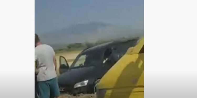 Aksident në Sarandë, ‘Audi’ përfundon në kanal (VIDEO)