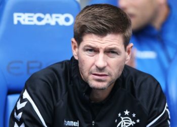 Shkruajtën sikur do të shkonte te Everton trajner, Gerrard “i tërbuar” shpjegon se si e priti!