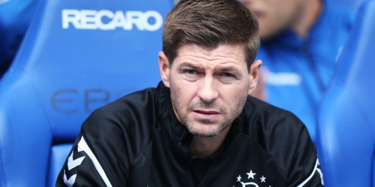 Shkruajtën sikur do të shkonte te Everton trajner, Gerrard “i tërbuar” shpjegon se si e priti!