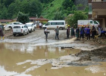 Turqia goditet nga moti i keq/ Zona të tëra nën ujë, dhjetëra persona të zhdukur