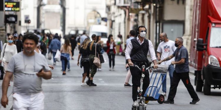 Bie ndjeshëm numri i viktimave në Itali, regjistrohen 882 infektime gjatë 24 orëve të fundit