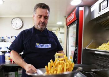 Njihuni me Kemalin, shqiptari që ka sekretin e patateve të skuqura më të famshme në Bruksel