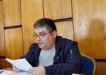 “Ai plehra do na marrë më qafë”, zbardhen përgjimet që çuan pas hekurave punonjësit dhe kryebashkiakun e Lushnjes