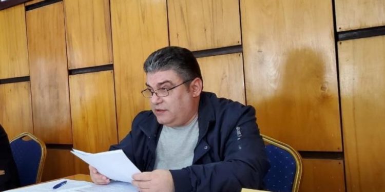 “Ai plehra do na marrë më qafë”, zbardhen përgjimet që çuan pas hekurave punonjësit dhe kryebashkiakun e Lushnjes