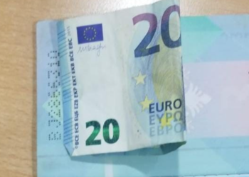 Tentoi ta korruptonte me 20 euro, polici i vë prangat emigrantit në kufi