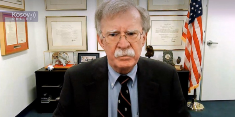 Ish-këshilltari i Trump: Me Vuçiçin dhe Thaçin kemi diskutuar për shkëmbimin e territoreve