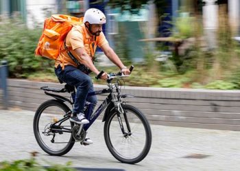 Historia e pazakontë/ Ish-ministri afgan përfundon si shitës picash në Gjermani: S’kam bërë asgjë të keqe, puna është punë…