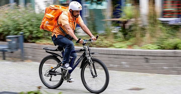 Historia e pazakontë/ Ish-ministri afgan përfundon si shitës picash në Gjermani: S’kam bërë asgjë të keqe, puna është punë…