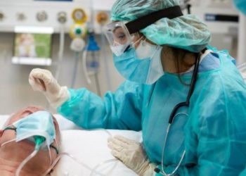 Ekspertët: Pacientët me variantin Delta janë dy herë më të rrezikuar për t’u shtruar në spital