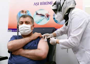 Turqia e bën të detyruar vaksinën në vendin e punës