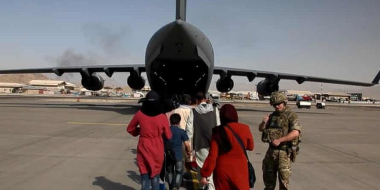 Britania e Madhe bën sot fluturimin e fundit në Kabul