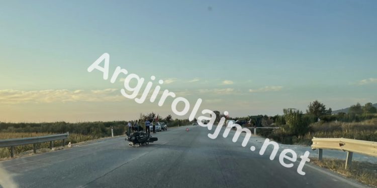 Aksident i frikshëm në aksin Levan-Tepelenë (FOTO)
