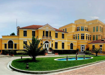 Ambasada amerikane reagon për situatën e krijuar nga zjarret: Lutjet tona janë për të prekurit, jemi krah Shqipërisë!