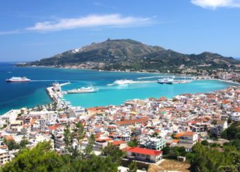 Frikë nga Covid/Greqia vendos shtetrrethim dhe ndalon muzikën në dy ishujt e njohur