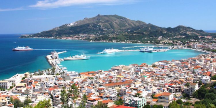 Frikë nga Covid/Greqia vendos shtetrrethim dhe ndalon muzikën në dy ishujt e njohur