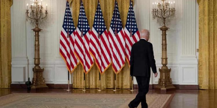 Zëri Amerikës: Biden vendos t’i qëndrojë afatit të 31 gushtit për tërheqjen përfundimtare nga Kabuli