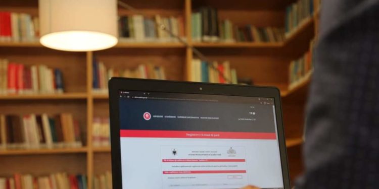 Më 15 gusht rihapet regjitrimi online për klasat e para dhe të dhjeta, Ministrja Kushi: Mund të aplikohet edhe për shkolla jashtë zonës së banimit