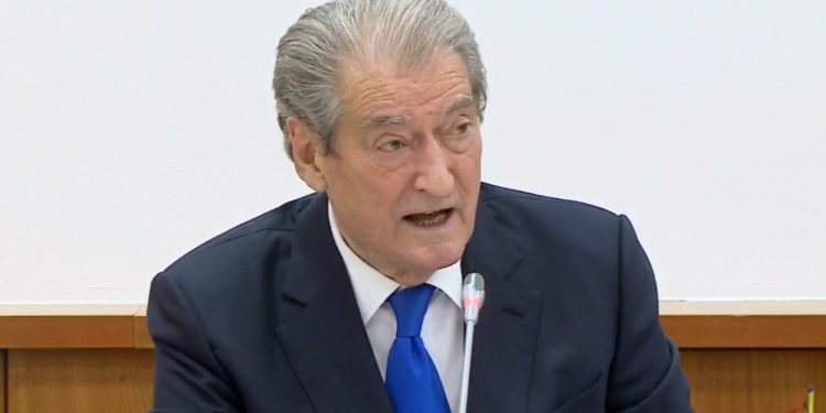 SHBA e shpalli ‘non-grata’, ish-Kryeministri: Ta dini mirë, nuk ka forcë në botë të më pengojë