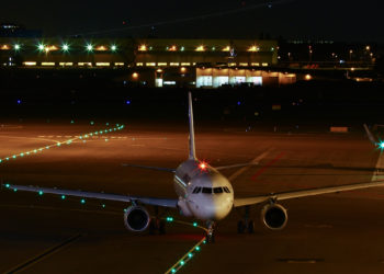 Zëri Amerikës: Sonte pas mesnate mbërrin në Shqipëri avioni i parë me afganë. Ja ku do strehohen