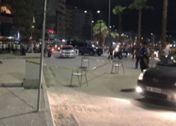 Aksident, makina përplas motorin