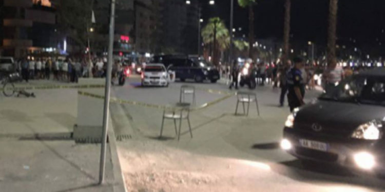 Aksident, makina përplas motorin