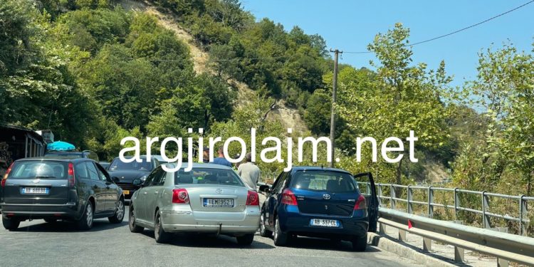 Aksident te Uji i Ftohtë në Tepelenë (FOTO)