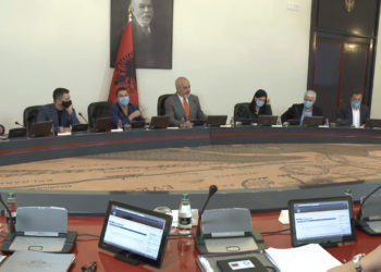 Javën e ardhshme, qeveria e re/Rama porosi ministrave aktualë: Do të vazhdoni punën deri në minutën e fundit