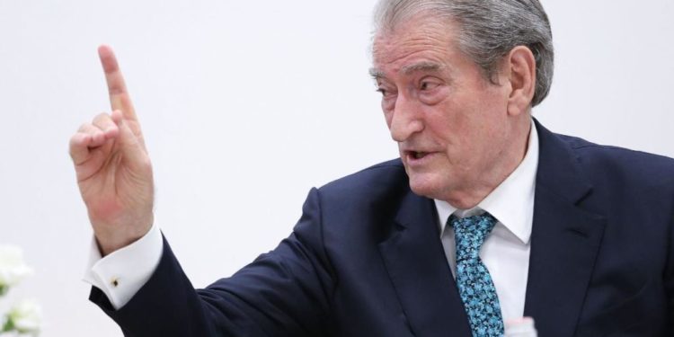 SHBA-ja kërkon largimin nga Parlamenti, Sali Berisha rikujton premtimin që iu ka bërë demokratëve