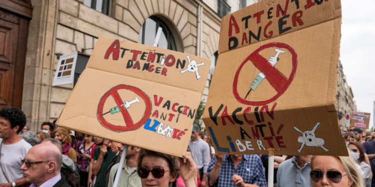 Gjykata Kushtetuese miraton pasaportën shëndetësore në Francë, hyn në fuqi nga e hëna