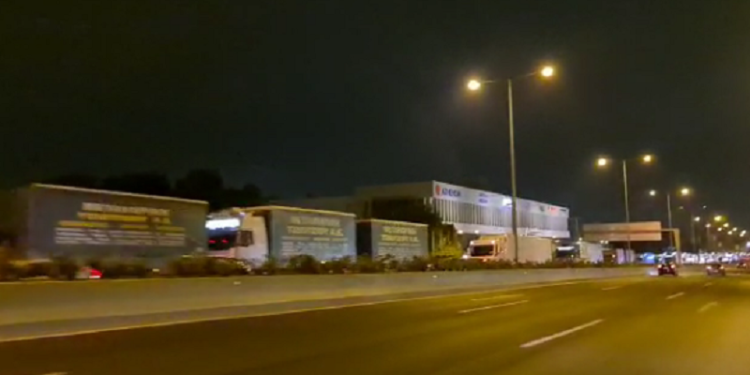 Flakët dalin jashtë kontrolli, bllokohet rruga nacionale Athinë-Selanik