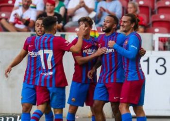 Barcelona mposht me lehtësi Stutgart-in, shkëlqejnë Depay dhe Griezmann