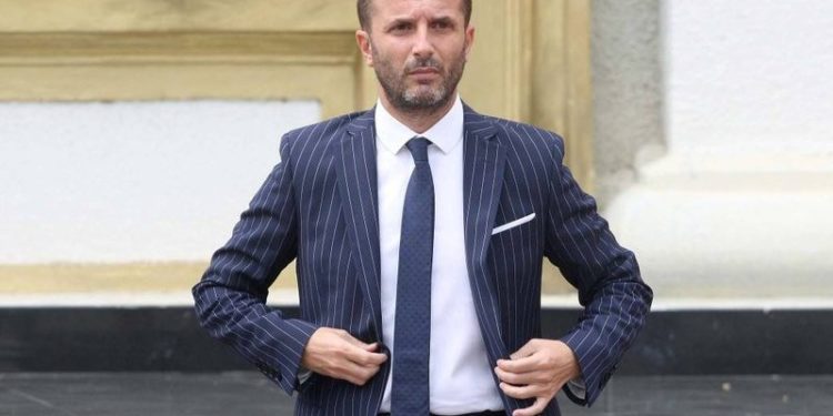 Erion Braçe nuk pret qeverinë e re, jep dorëheqje nga posti i zv.kryeministrit (VIDEO)