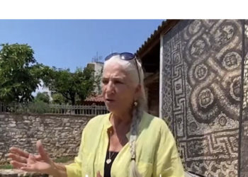 Turistja nga Jeruzalemi magjepset nga sinagoga në Sarandë: Këtu janë rrënjët dhe historia jonë (VIDEO)