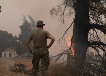 Hiqej sikur fikte zjarrin, por ndizte vatra të tjera… arrestohet piromani në Greqi