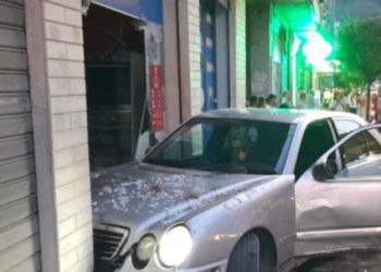 Po ktheheshin nga pelegrinazhi në Malin e Tomorrit/26-vjeçari nga Tepelena humb kontrollin e makinës, plagosen 5 persona